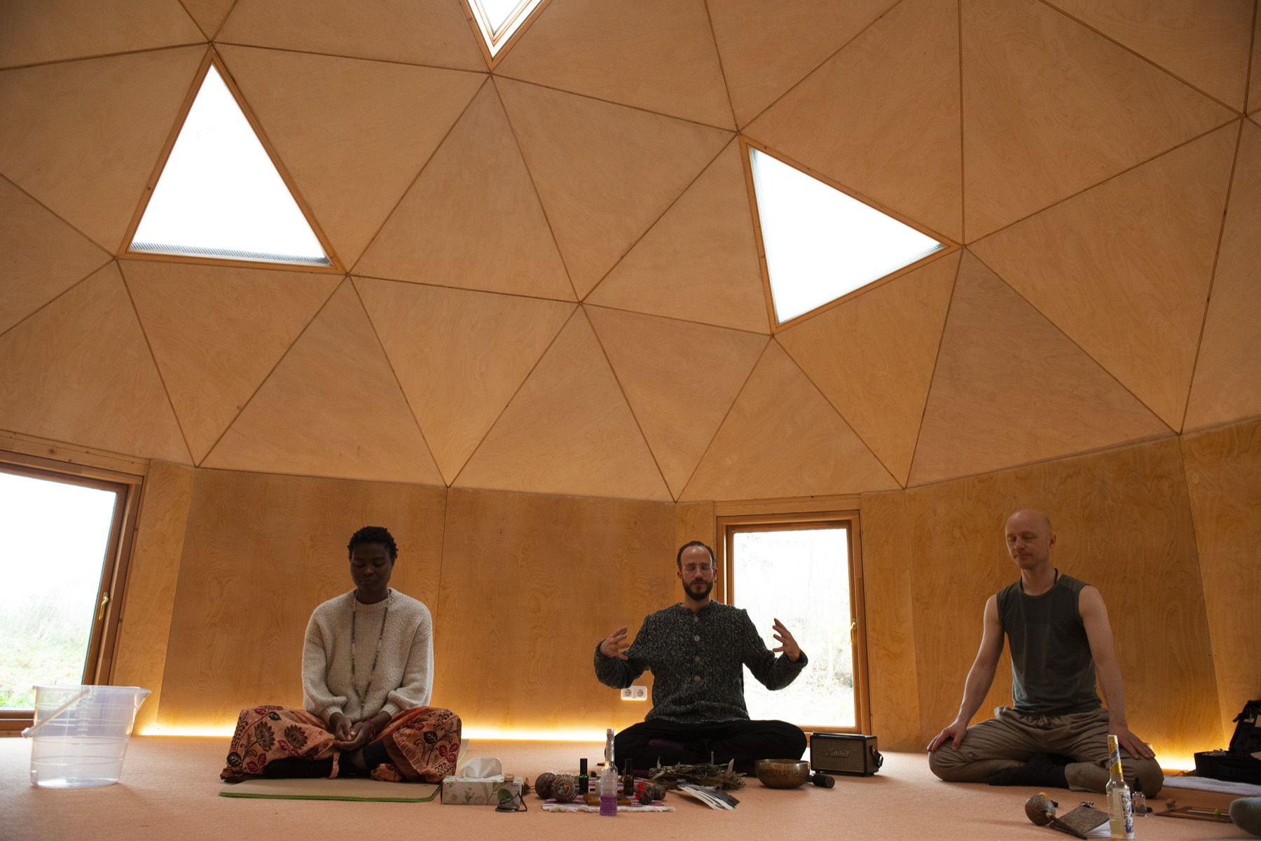 Der Kuppelraum, Meditation im Kreis